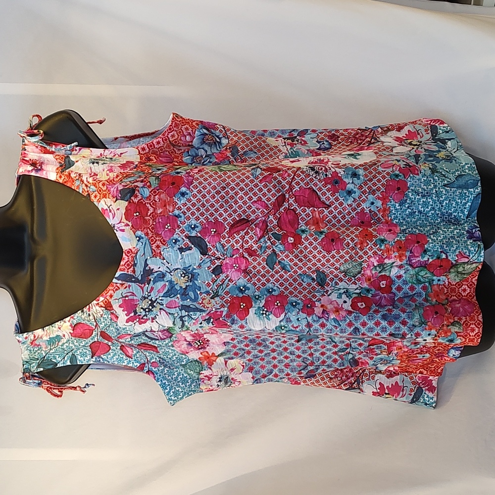 Women's sleeveless floral top by 'concepts'. Size M (8-10)